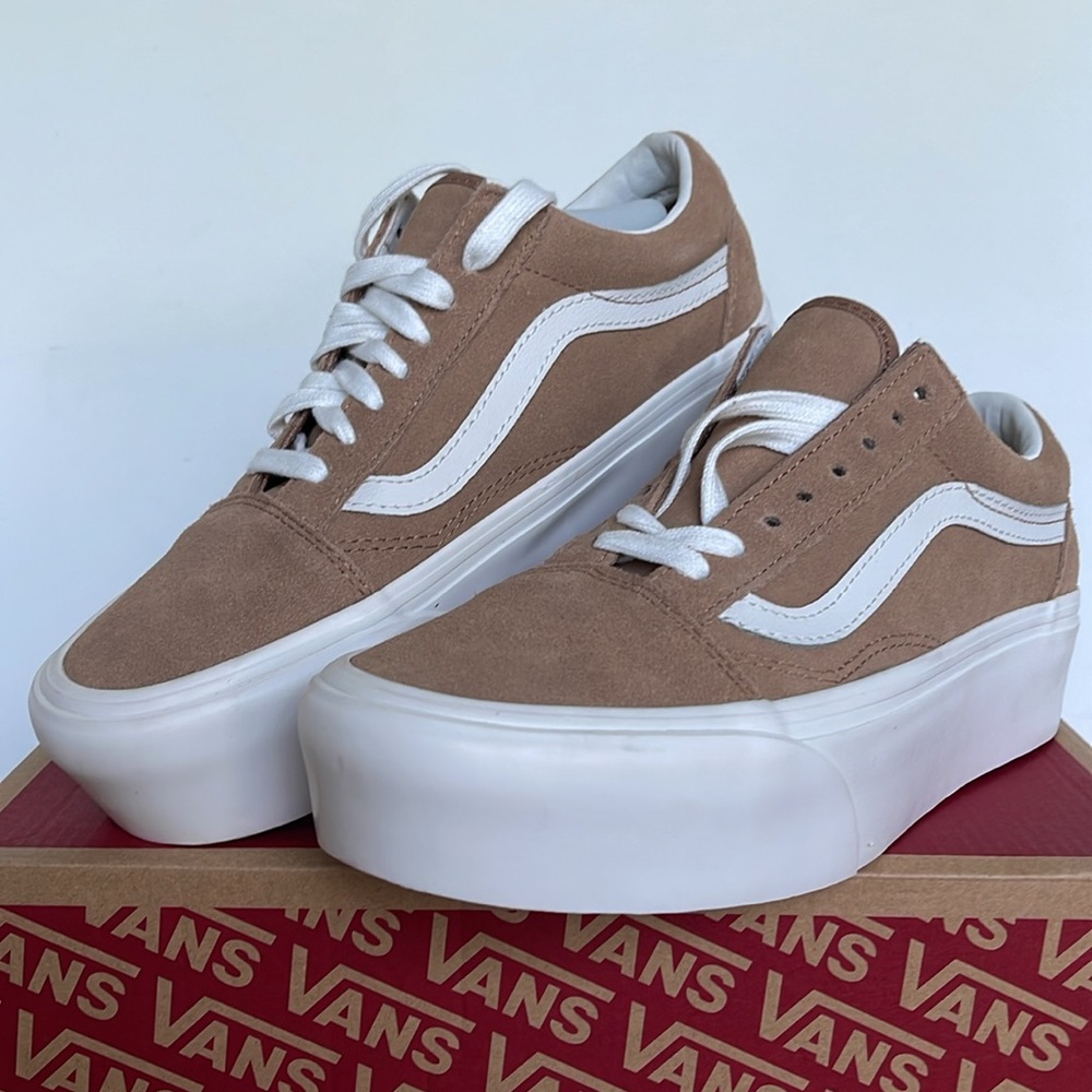 Vans WMNS Old Skool Stacked Soft Suede Burro/True White 
VN0A7Q5MB69
Platforms - Picture 4 of 16
